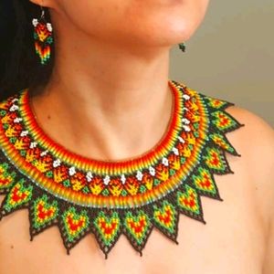 Collar con aretes echo a mano